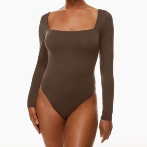 aritzia babaton contour squareneck - size M